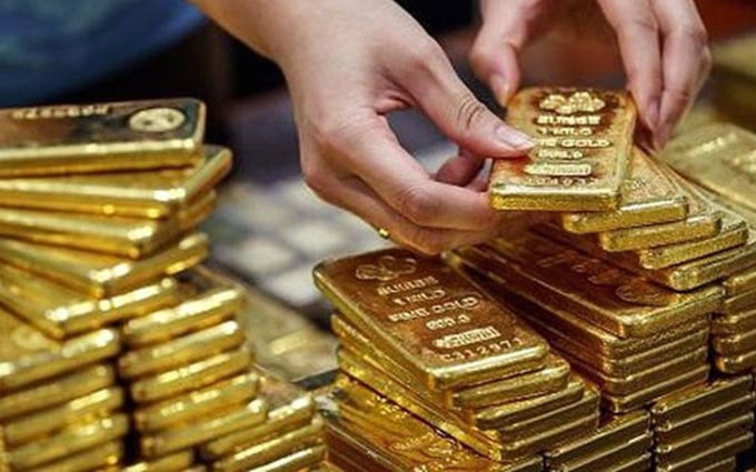 Giá vàng thế giới tăng, trong nước neo cao.