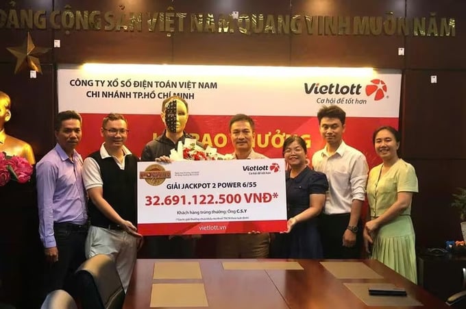 Anh C.S.Y đang sinh sống và làm việc tại Tp.HCM nhận giải Jackpot 2 của xổ số Vietlott.