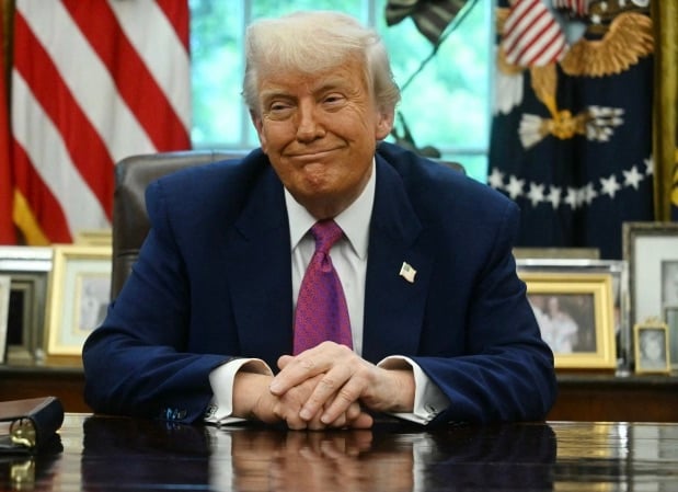 Chính quyền của Tổng thống Donald Trump yêu cầu các trường đại học nộp phạt để được khôi phục tài trợ.