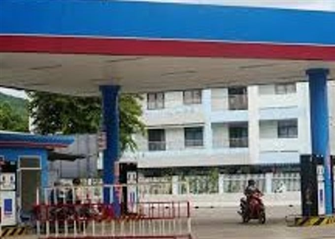 Nhân viên cây xăng từ chối nhận chuyển khoản