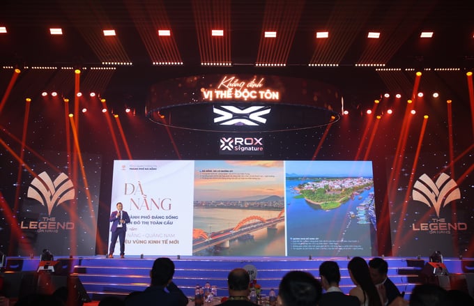 Đại diện ROX Signature giới thiệu về dự án The Legend Danang.