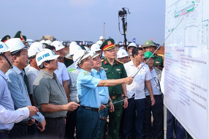 Thủ tướng kiểm tra sân bay Long Thành.