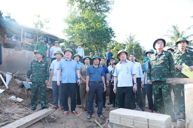 Phó Thủ tướng Chính phủ Hồ Đức Phớc kiểm tra tại xã Mỹ Lý.
