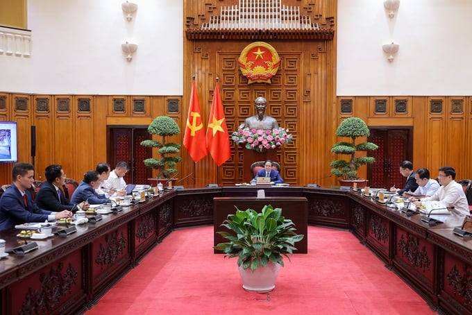 Thủ tướng yêu cầu các bộ, ngành, cơ quan, địa phương tiếp tục đồng hành cùng các doanh nghiệp nói chung, trong đó có CT Group - Ảnh: VGP/Nhật Bắc.