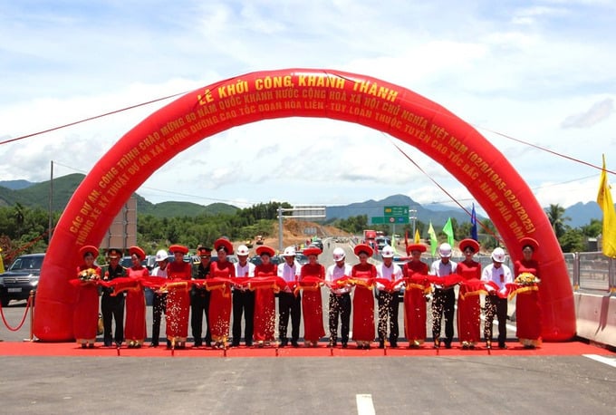 Lễ thông xe kỹ thuật Dự án cao tốc đoạn Hòa Liên - Túy Loan. Ảnh: VGP