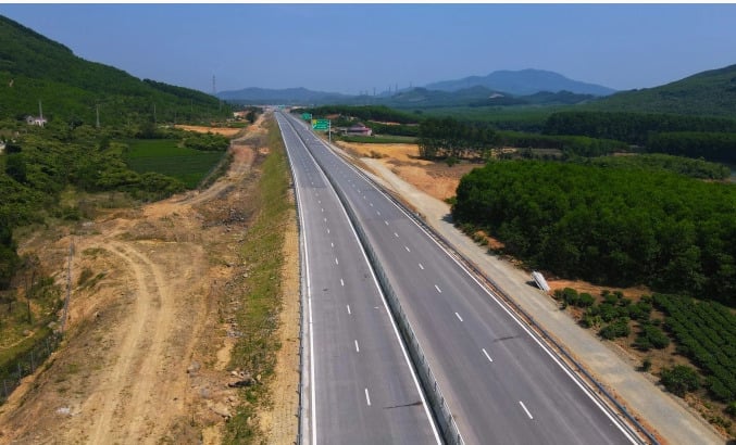 Cao tốc Hàm Nghi - Vũng Áng là 1 trong 13 dự án cao tốc sẽ thu phí từ tháng 1/2026.