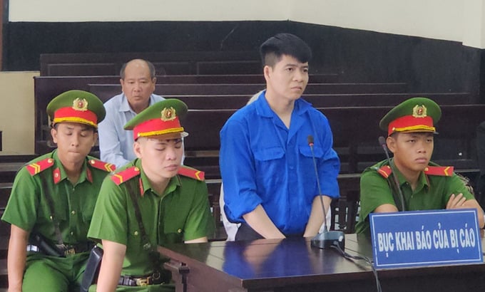 Nguyễn Tấn Sĩ bị Tòa án nhân dân tỉnh Đồng Tháp tuyên phạt 20 năm tù vì tội tham ô.