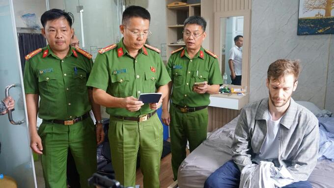 Đối tượng bị bắt khi đang lẩn trốn ở phòng trọ