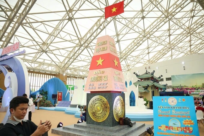 Gian hàng của các Tập đoàn, Tổng công ty. (Ảnh: Thời báo Tài chính Việt Nam)
