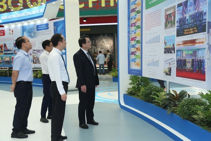 Gian trưng bày Những đột phá chiến lược trong lĩnh vực tài chính. (Ảnh: Thời báo Tài chính Việt Nam)