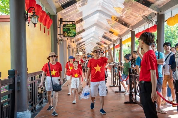 Khu du lịch Bà Nà Hills thu hút lượng lớn du khách
