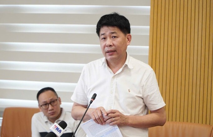 Ông Mai Văn Phấn, Phó cục trưởng Cục Quản lý đất đai thông tin tại họp báo.