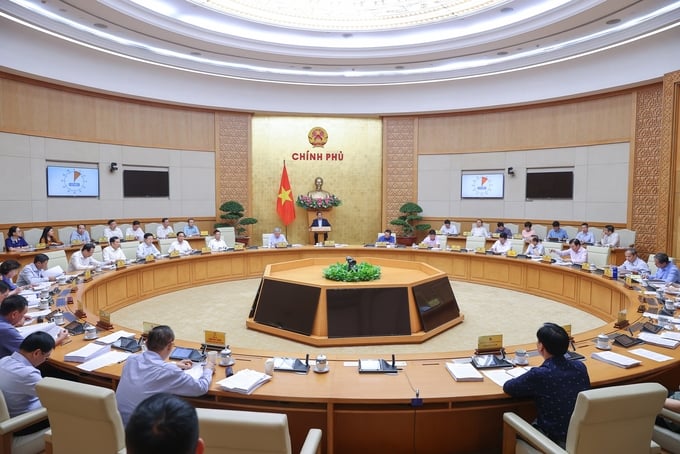 Thủ tướng chủ trì phiên họp thường kỳ Chính phủ tháng 8.