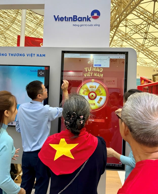 Mini game “Tự hào Việt Nam” với những voucher giá trị thu hút nhiều khách hàng quan tâm.