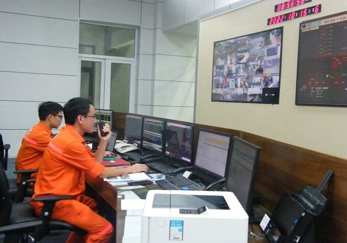 Ca trực vận hành Nhà máy đang thực hiện nhiệm vụ.