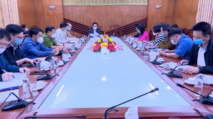 Chủ tịch tỉnh Thái Nguyên Trịnh Việt Hùng chỉ đạo họp khẩn khi phát hiện nhiều ca nhiễm covid -19.