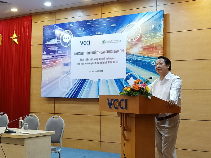 Ông Nguyễn Quang Vinh – Tổng thư ký VCCCI, Phó chủ tịch VBCSD phát biểu khai mạc.