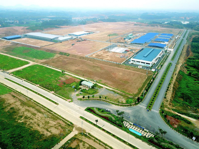Phú Thọ những năm gần đây thu hút khá nhiều các nhà đầu tư đến mở nhà máy hoạt động, góp phần giải quyết công ăn việc làm cho người dân địa phương.