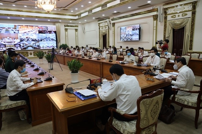 Lãnh đạo TpHCM dự họp tại hội nghị trực tuyến với Thủ tướng Chính phủ ngày 15/4.