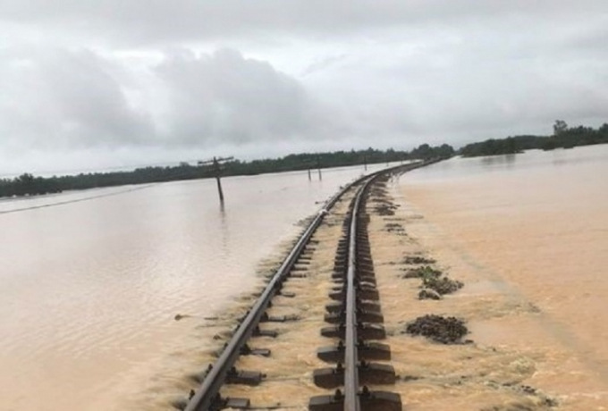 Đường sắt Bắc - Nam ảnh hưởng nặng nề bởi mưa, lũ