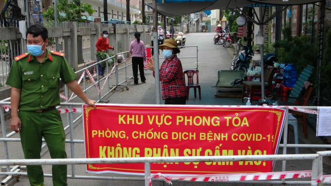 Vận động, kêu gọi, kiểm soát người dân không rời địa bàn