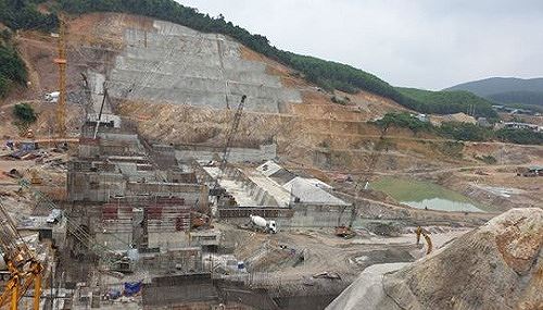 Tổng công ty xây dựng Thủy lợi 04 - CTCP cũng bị nhắc nhở do không đáp ứng yêu cầu tiến độ thi công tại dự án hồ chứa nước Bản Mồng, tỉnh Nghệ An