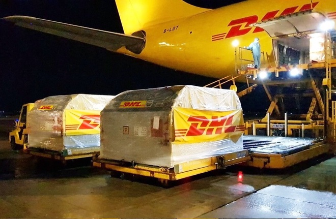 Các lô hàng về rạng sáng ngày 1/9 và được vận chuyển bởi bằng chuyên cơ vận tải hàng hóa riêng của hãng chuyển phát nhanh (Ảnh: Hải quan Hà Nội).