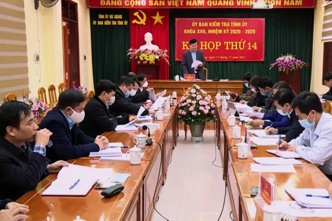 Ủy ban Kiểm tra Tỉnh ủy Hà Giang đã tiến hành kỷ luật hàng loạt cán bộ, lãnh đạo Ban Dân tộc, Ban Nội chính tỉnh do đã vi phạm nghiêm trọng các nguyên tắc tổ chức và hoạt động của Đảng.