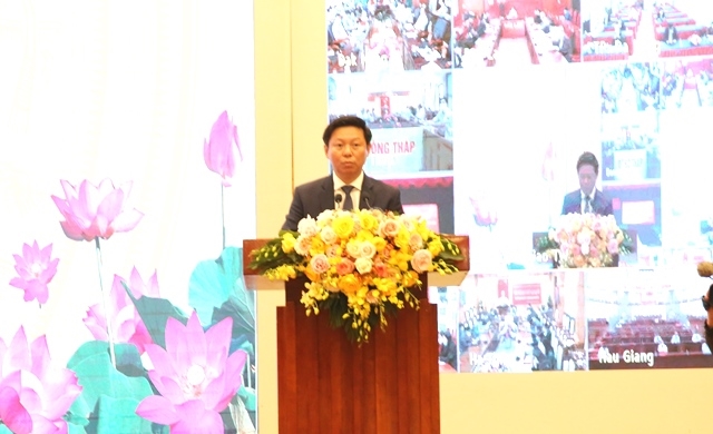 Đồng chí Trần Thanh Lâm, Phó Trưởng Ban Tuyên giáo Trung ương báo cáo tại Hội nghị.