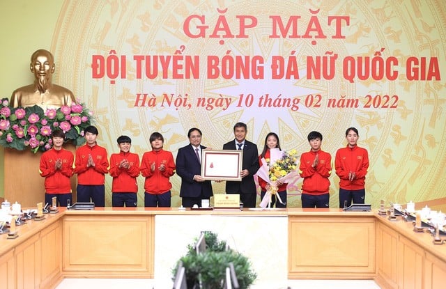 Thủ tướng Phạm Minh Chính trao Huân chương Lao động hạng Nhất cho tặng Đội tuyển bóng đá nữ Việt Nam.