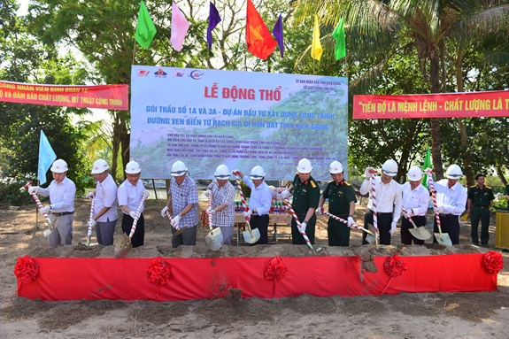 Dự án đầu tư xây dựng công trình đường ven biển từ thành phố Rạch Giá đi huyện Hòn Đất tại tỉnh Kiên Giang do TCT Xây dựng Trường Sơn trúng thầu thi công (ảnh: QĐ)