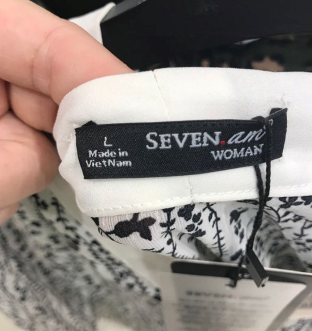 Đội QLTT số 14 đã tạm giữ hơn 9.000 sản phẩm thương hiệu thời trang Seven.Am để điều tra làm rõ nghi vấn cắt nhãn mác Trung Quốc.