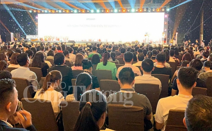 Cơ hội tiếp cận thị trường quốc tế với 300 triệu khách hàng thường xuyên trên Amazon đã thu hút hàng ngàn nhà bán hàng Việt Nam tham dư “Hội nghị TMĐT xuyên biên giới”
