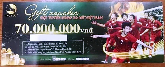 Phiếu tặng tiền bằng voucher của BV Thu Cúc cho các nữ cầu thủ U22 Việt Nam.