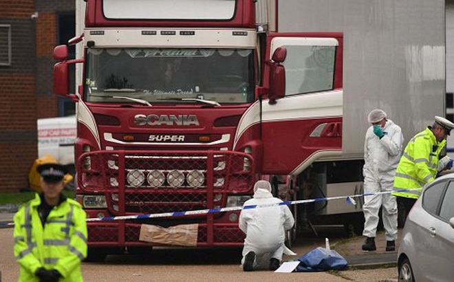 Cảnh sát Anh đã tìm thấy 39 thi thể được phát hiện trong thùng xe tải. (Ảnh: Sky News)