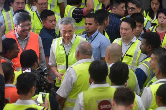 Thủ tướng Singapore Lý Hiển Long cảnh báo kinh tế nước này có thể rơi vào suy thoái do trúng đòn dịch Covid-19. Ảnh: The Straits Times