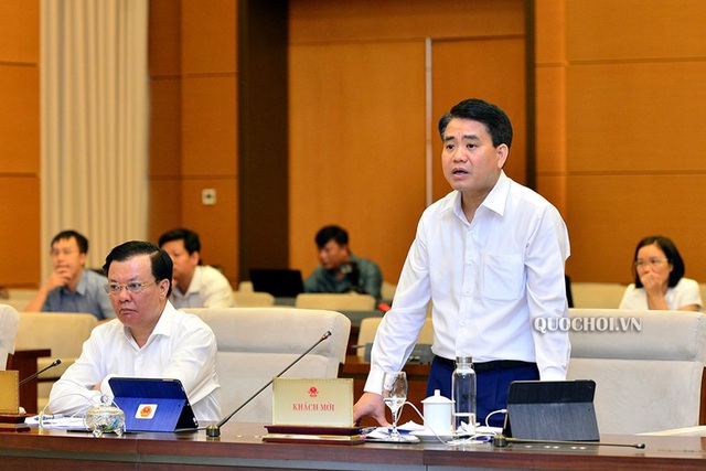 Chủ tịch UBND Hà Nội Nguyễn Đức Chung trình bày tính toán việc đầu tư thêm 2 tuyến đường sắt hoàn toàn từ tiền của thành phố.