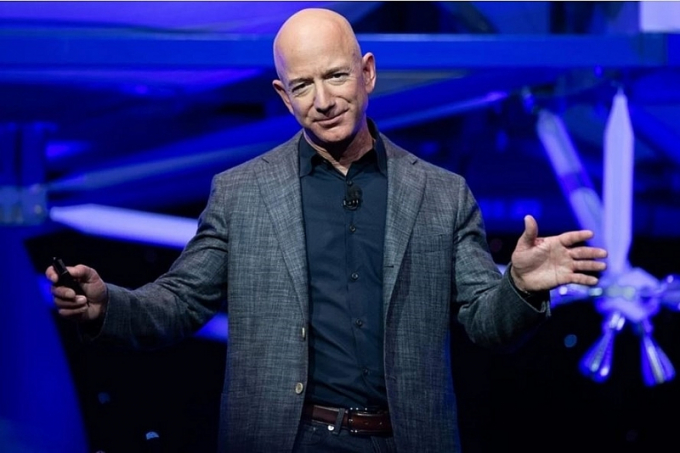 CEO Amazon Jeff Bezos là ứng viên hàng đầu để trở thành tỉ phú đầu tiên của thế giới có tài sản lên tới nghìn tỉ USD vào đầu năm 2026. Ảnh: AFP.