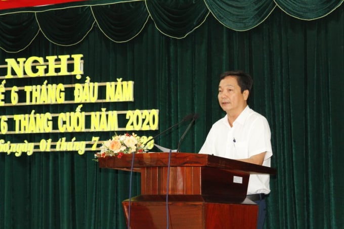 Ông Huỳnh Tấn Phát - Phó Cục trưởng Cục Thuế TP Cần Thơ báo cáo sơ kết công tác thuế sáu tháng đầu năm