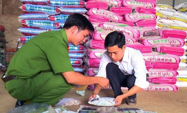 Đắk Nông: Phạt gần 120 triệu đồng cơ sở bán phân bón giả (Ảnh: Dân trí)