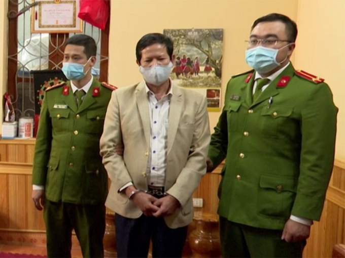 Nguyên Phó Giám đốc Sở Y tế Sơn La Sa Văn Khuyên thời điểm bị bắt giữ. Ảnh: Công an Sơn La