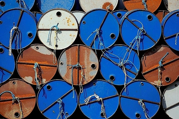 Giá dầu hôm nay giảm do Mỹ tồn kho lượng lớn