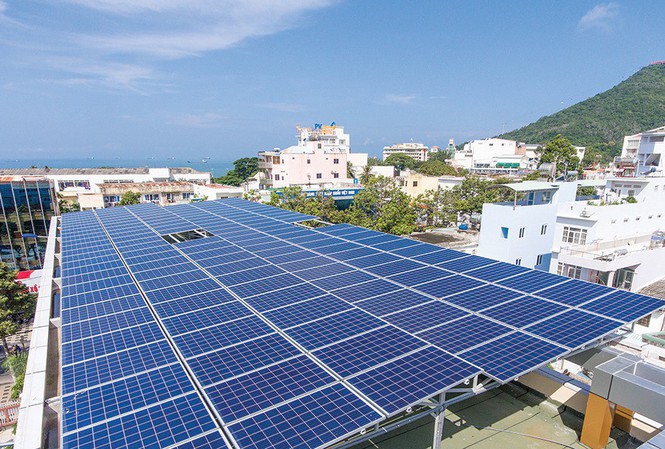 Bộ Công Thương yêu cầu khẩn trương rà soát phát triển điện mặt trời tại EVN