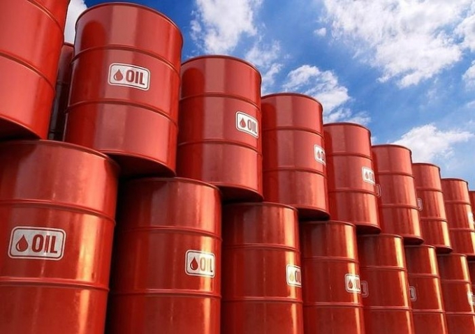 Giá dầu Brent tiến gần mốc 70 USD/thùng