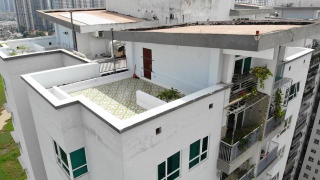 8 căn hộ trên tầng 21 chung cư Văn phòng Quốc hội Xuân Phương (quận Nam Từ Liêm) tự ý cải tạo sửa chữa mái biến sân thượng chung cư thành 