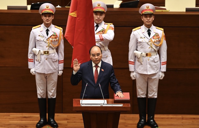 Chủ tịch nước Nguyễn Xuân Phúc tuyên thệ nhậm chức ngày 5/4/2021 (Ảnh: Dân trí).