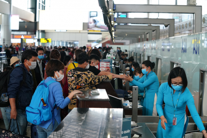 Dịp nghỉ 30/4, khách qua sân bay Nội Bài tăng khoảng 25%