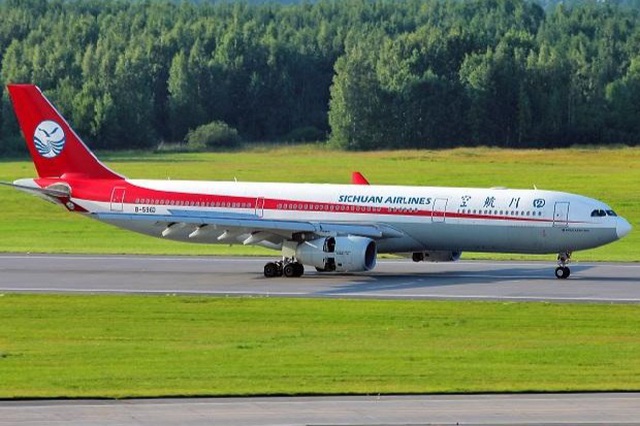 Một máy bay của hãng hàng không Trung Quốc Sichuan Airlines (Ảnh: Business Standard)