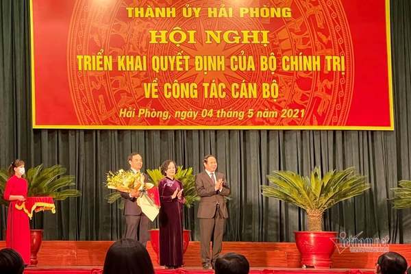 Phó Bí thư TP.HCM Trần Lưu Quang nhận quyết định làm Bí thư TP Hải Phòng sáng nay (Ảnh: Vietnamnet)