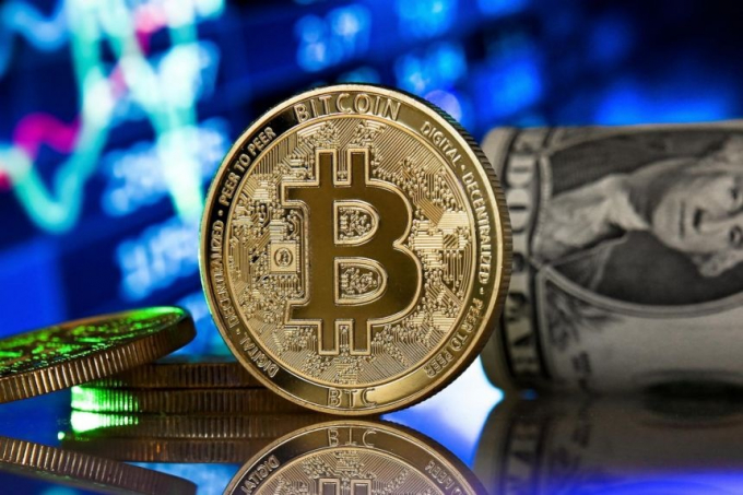 Bitcoin tiếp tục lao nhanh về mốc 33.000 USD